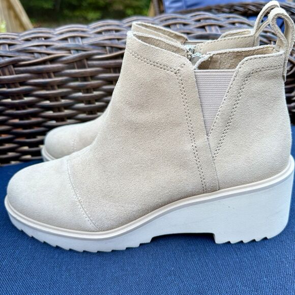TOMS Maude Womens Sz 8.5  Oatmeal Suede Wedge Heel Side Zip Ankle Booties Boots - Picture 1 of 11